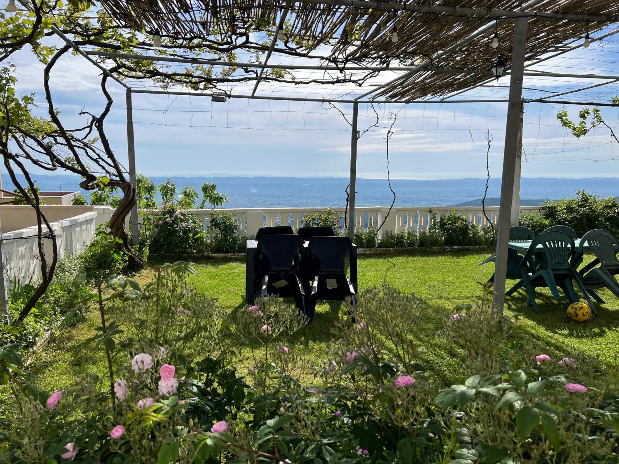 Garden Villa Guni Круя Экстерьер фото